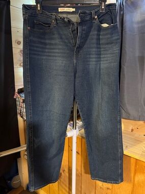 Levi's Straight Leg Jeans in Dark Blue Wash
